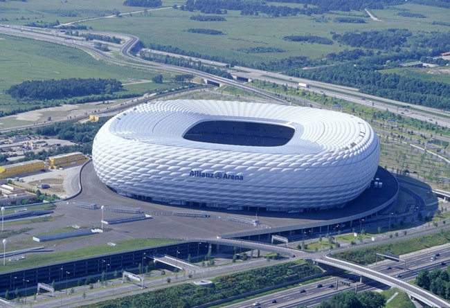Стадион Allianz Arena Мюнхен Германия 2005.