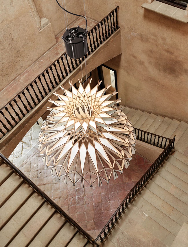 Люстра Dome из букового шпона по дизайну Бенедетты Тальябуэ | Admagazine