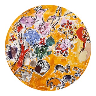 Живопись по мотивам Марка Шагала переводит тарелки Bernardaud из категории практичных предметов в артобъекты.