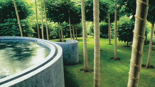 Водяной сад в шато де МерисюрУаз при штабквартире компании Vivendi | Admagazine