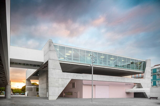 Национальный музей карет в Лиссабоне . Совместно с бюро MMBB Architects и Bak Gordon Architects