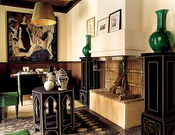 В ресторане Perle Lotus собраны работы марокканских и европейских художников а мебель повторяет формы арабской архитектуры.