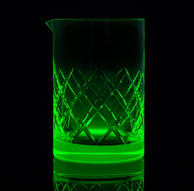 Светящиеся барные бокалы Gem из стекла окрашенного диоксидом урана в желтозеленый цвет | Admagazine