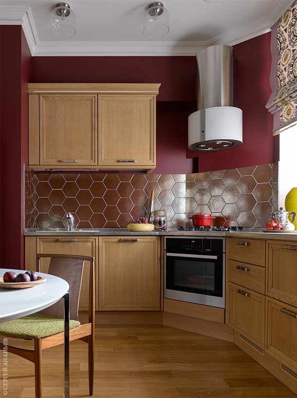 Кухня Scavolini осталась от прошлого интерьера но получила новые столешницу и фартук.