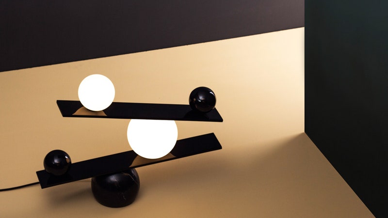 Скульптурный настольный светильник Balance для шведской фабрики Oblure | Admagazine