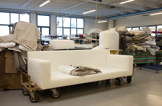 Мебельная фабрика Flou экскурсия на производство кроватей матрасов и диванов | Admagazine