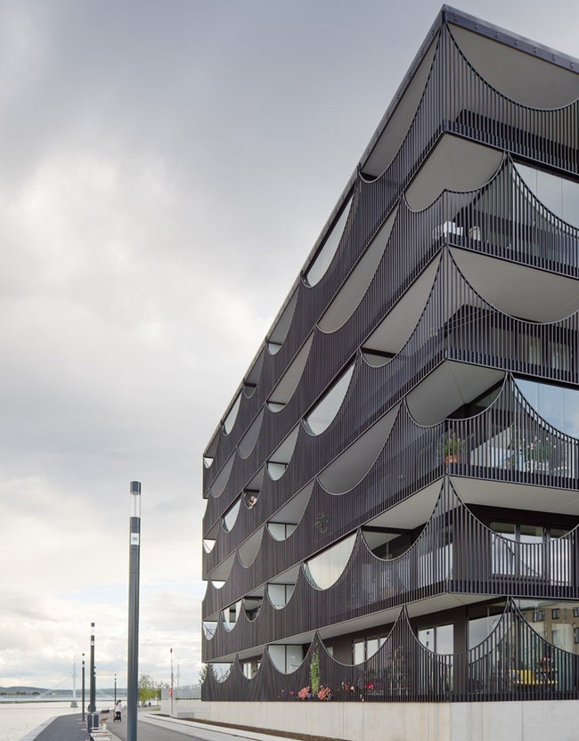 Энергоэффективный жилой комплекс в Швеции на берегу озера | Admagazine