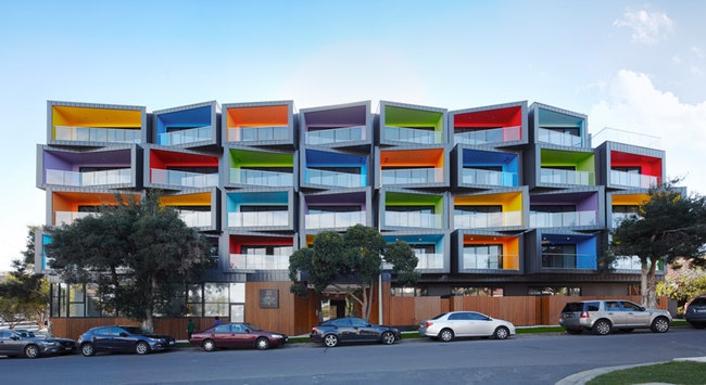 Жилой дом «Спектр» в пригороде Мельбурна из разноцветных зигзагообразных слоев | Admagazine