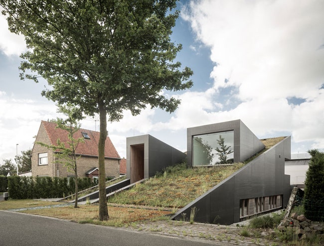 Теплый и вдохновляющий современный интерьер дома в Бельгии