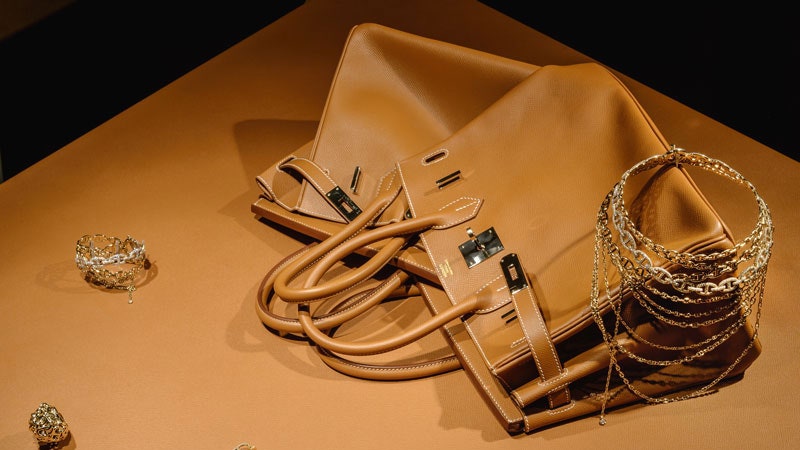 Выставка украшений Hermès в ГУМе ювелирные изделия созданные Пьером Арди | Admagazine