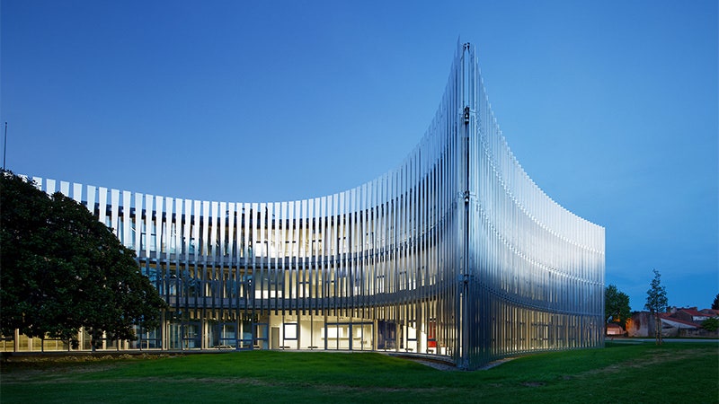 Муниципальное офисное здание во Франции по проекту студии Atelier du Pont | Admagazine