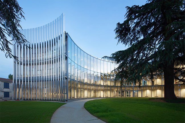 Муниципальное офисное здание во Франции по проекту студии Atelier du Pont | Admagazine