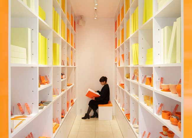 Библиотека цвета магазин товаров для дома Corazys в Токио оформленный Эмманюэль Муро | Admagazine