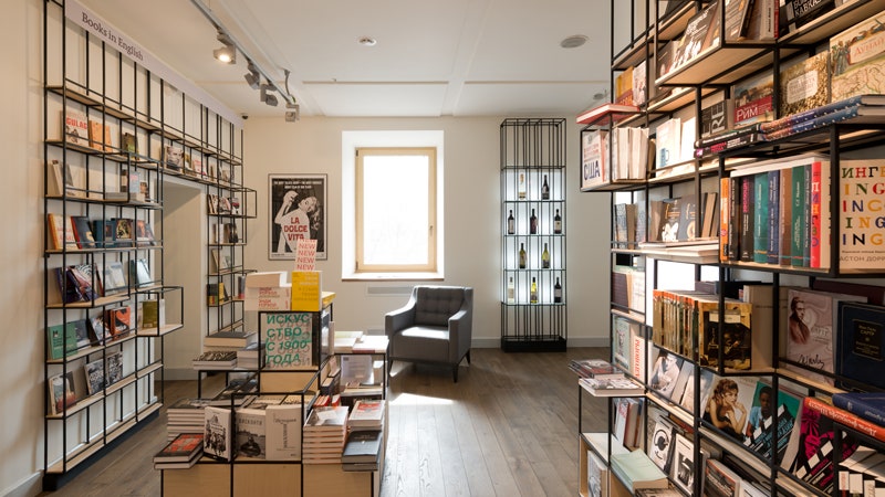 Книжный магазин Pioner Bookstore в Москве на Кутузовском проспекте фото интерьеров | Admagazine