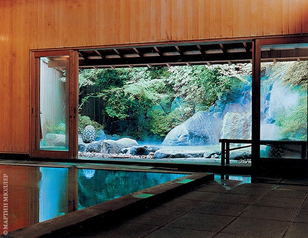 Архитектор Сеи Такеяма который спроектировал отель взял за основу традиционную модель японской гостиницы и добавил к ней...