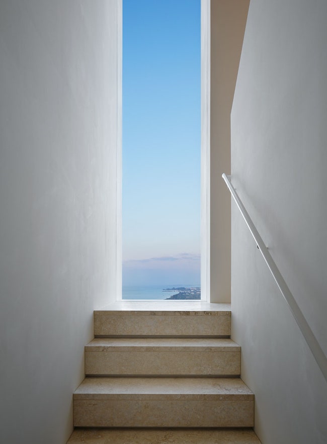 Дом на вершине горы на острове Окинава в Японии по проекту Джона Поусона | Admagazine