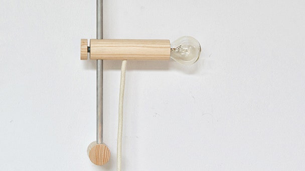 Регулируемый настенный светильник Set из ясеня голландского дизайнера Рейнира де Йонга | Admagazine