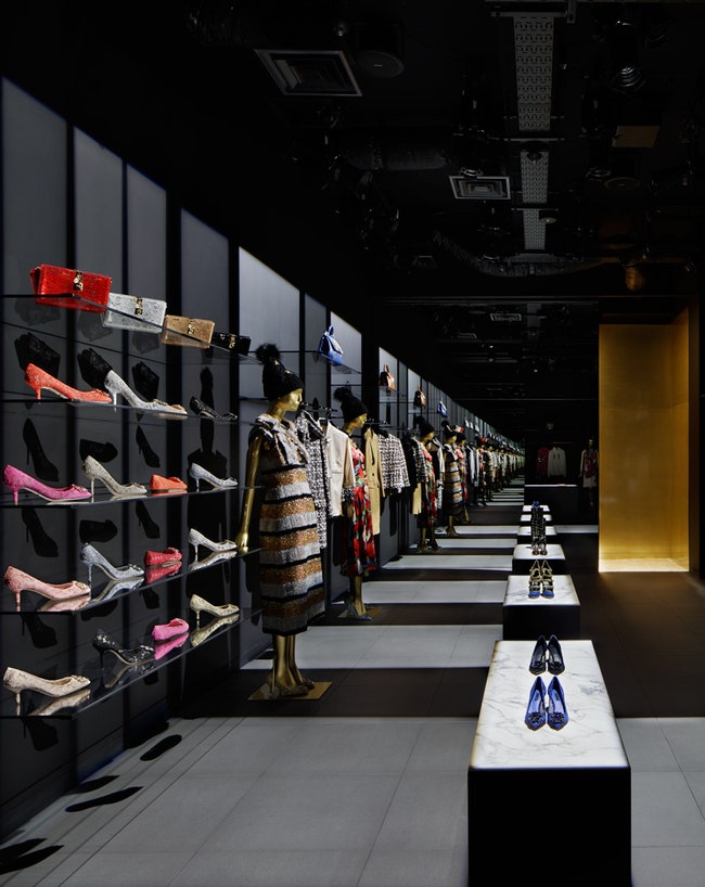 Бутик Dolce  Gabbana в Токио работа французского дизайнера Гвенаэля Николя | Admagazine