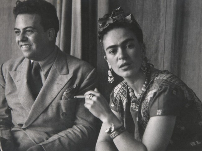 Мигель Коваррубиас и Фрида Кало в СанАнхеле Мехико. 1938. Николас Мюрей. Из архива Музея Долорес Олмедо.