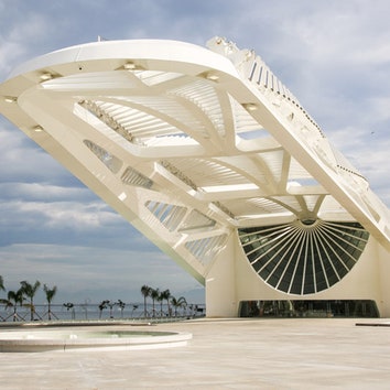"Плавающий" музей по проекту Сантьяго Калатравы в Рио-де-Жанейро