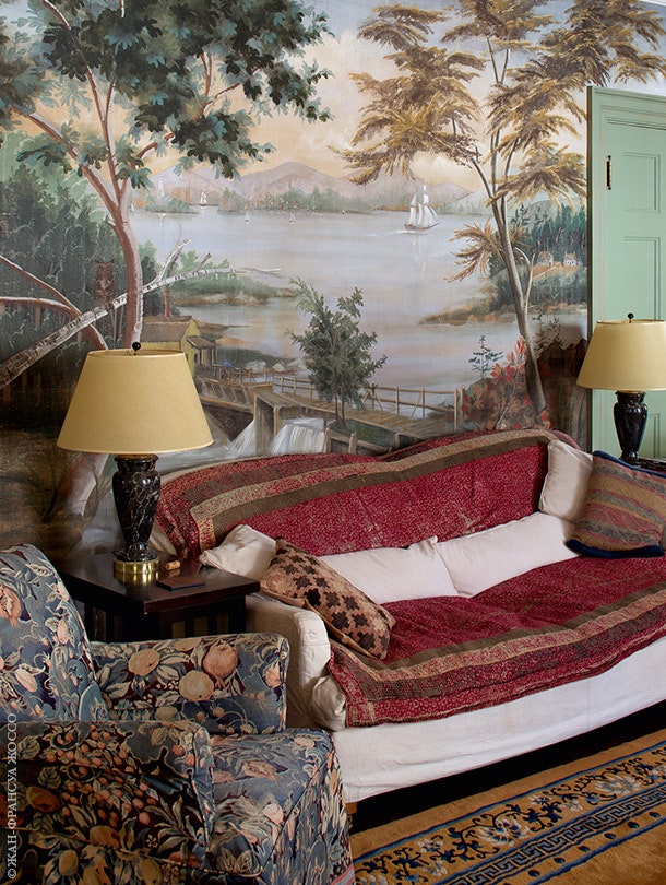 Фрагмент малой гостиной. Предметом ­рос­писи Тартальоне в этой комнате стали сценки на берегах реки Гудзон.