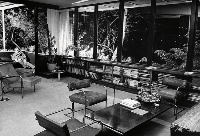 Собственный дом Рихарда Нойтры. На переднем плане кантилеверные кресла придуманные им в 1929 году ­для лосанджелесского...