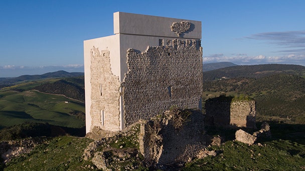 Реконструкция средневекового замка в Испании