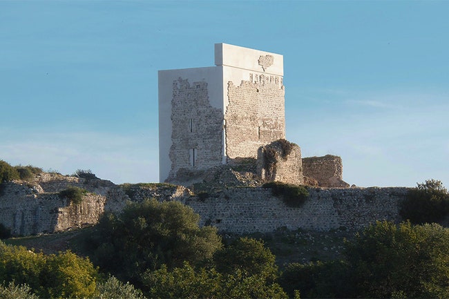 Реконструкция средневекового замка в Испании