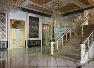 Лестница в Бальном зале отеля Rixos Khadisha Shymkent.