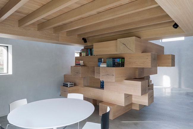 Офис в амбаре в Бельгии с конструкцией из деревянных брусьев | Admagazine