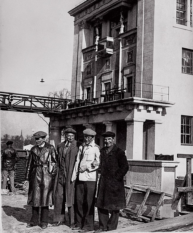 Конец 1930х годов Георгий Гольц  на строительстве Яузского шлюза.