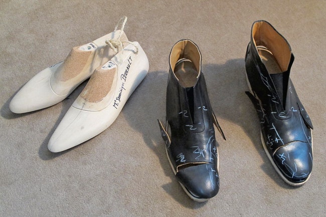 Колодки и будущие ботинки по дизайну француза Доминика Перро.
