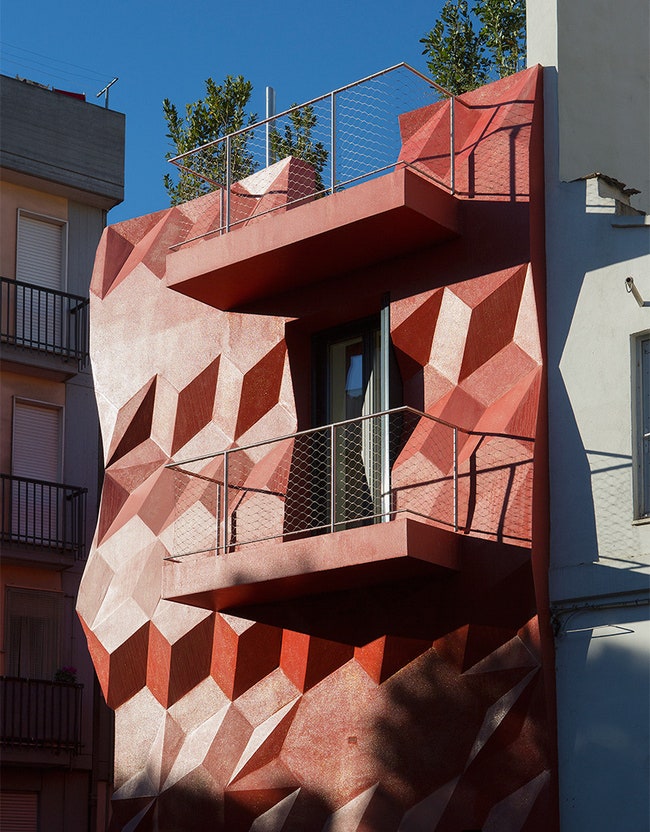 Красный дом в Италии проект Gentle Genius реализованный студией GGloop | Admagazine