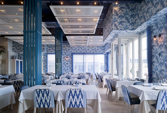 Морской ресторан Tropical в Валенсии фото интерьеров работы Карлоса Серра | Admagazine