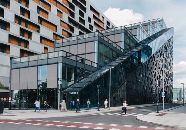 Зданиелестница в Норвегии штабквартира DnB по проекту архитектурного бюро Dark | Admagazine