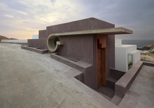 Дом в скале Casa Veronica в Перу на берегу Тихого океана | Admagazine