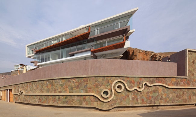 Дом в скале Casa Veronica в Перу на берегу Тихого океана | Admagazine
