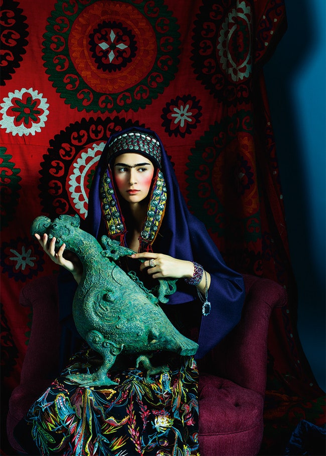 Ткани икат украшения и аксессуары с мотивами Средней Азии в фотосъемке AD | Admagazine