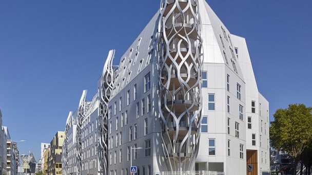 Жилой комплекс в Париже социальное жилье на территории принадлежавшей заводам Renault | Admagazine