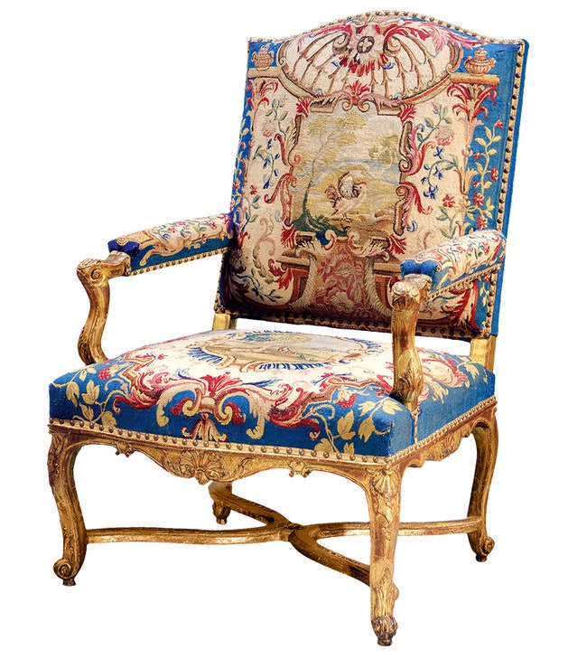 Французское кресло первой четверти XVIII века с гобеленовой обивкой мануфактуры Бове .