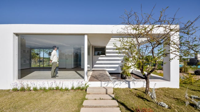 Минималистичный дом «Белависта» в Аргентине по проекту архитектора Агустина Лосады | Admagazine