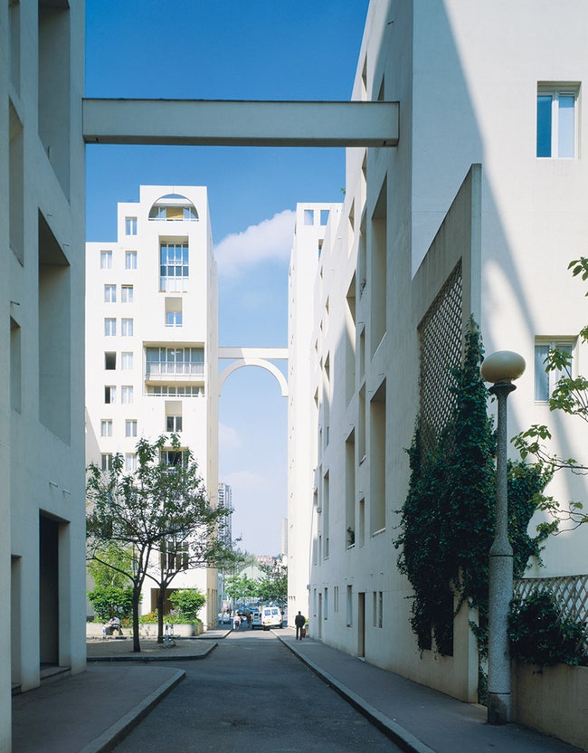 Перестройку района улицы Rue des HautesFormes в XIII округе Парижа де Портзампарк осуществил в 1979 году.