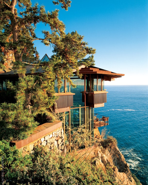 Дом на калифорнийском побережье БигСур построен в 1950х годах. В 1990е его реконструировал архитектор Мики Мюениг.