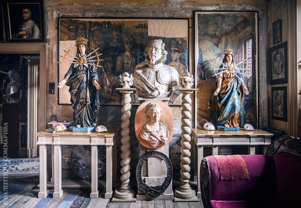 Фрагмент “Комнаты с саркофагом”. Между двумя статуями Богоматери скорбей стоит бюст принца Морица Оранского. На стене —...