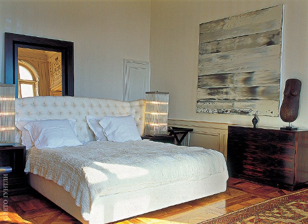 Главное в спальне — “ушастая” кровать дизайна Ромео Соцци Promemoria.