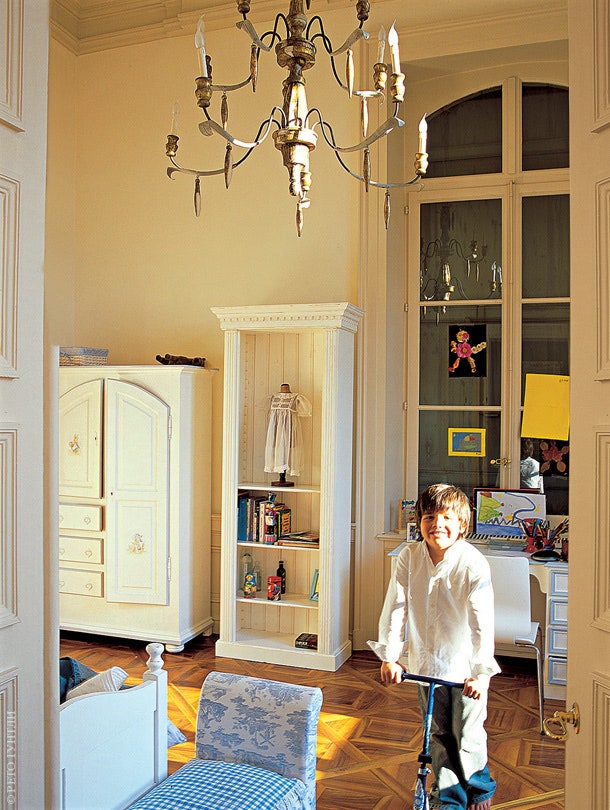 Комната младшего мальчика Франа оформлена в прованском стиле.