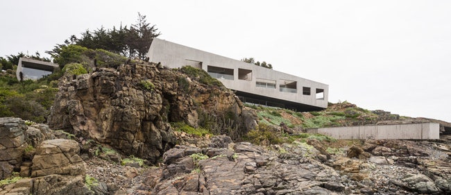 Жилой дом на берегу залива в Чили