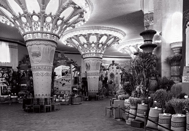 Павильон “Сибирь” зал “Животноводство. Технические культуры” фото 1958 года.