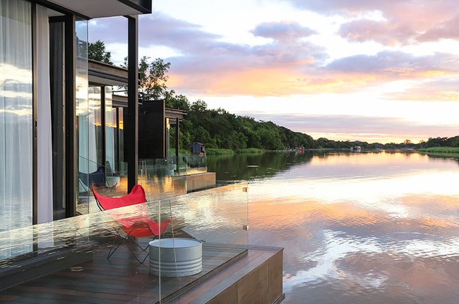 Плавучий отель XFloat в Таиланде цепочка из вилл на понтонах на реке Квай | Admagazine