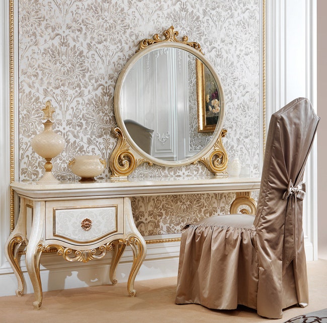 Туалетный столик и стул из коллекции Baroque дерево сусальное золото кожа.